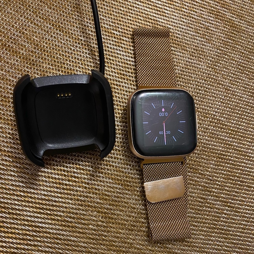 Fitbit watch - Picture 1 of 11